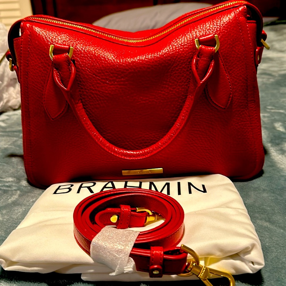 New Brahmin neverr been used but I did remover the tags.
